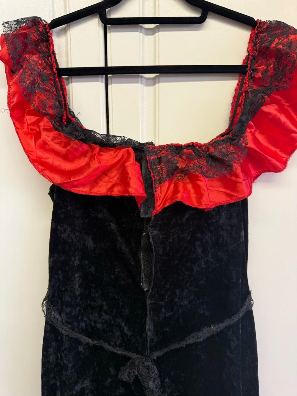 Women’s size Medium Catrina Black and Red Floral Fiesta Costume Dress